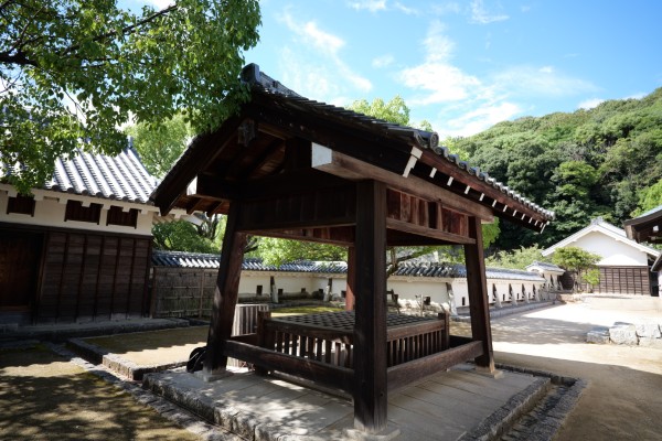 井戸屋形
