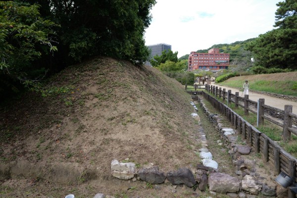 遮蔽土塁