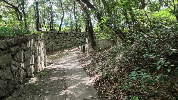 尾谷門跡