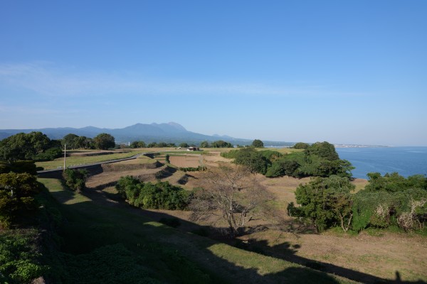本丸からの二ノ丸と普賢岳