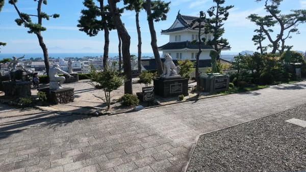 獅子像・浦島像
